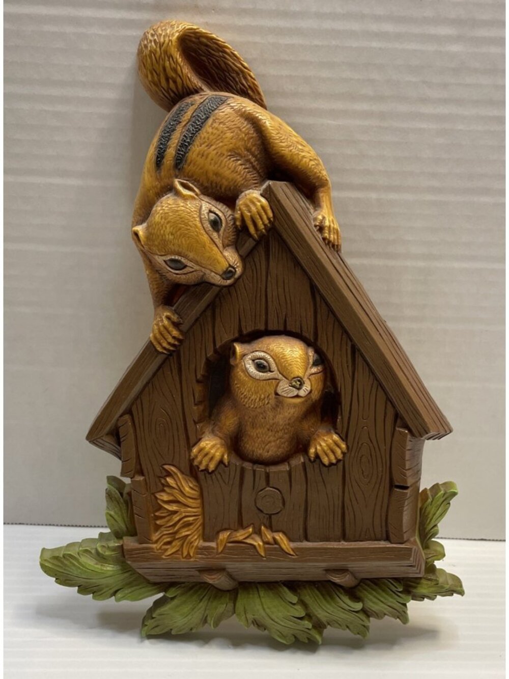 Homco Syroco Wall Squirrels Birdhouse 1977 Wall Decor MCM Vintage USA - EUC